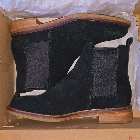 Clark's black suede ankle boots  WMS. 7.5M new in box. Clarkdale Arlo - Picture 1 of 8